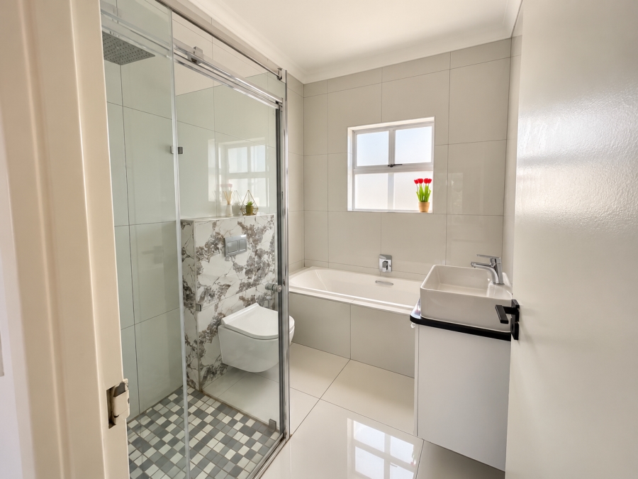 To Let 3 Bedroom Property for Rent in Parklands Western Cape